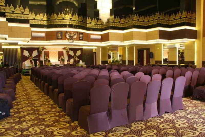 โรงแรมทโจโกร คลาเทน Klaten ภายนอก รูปภาพ