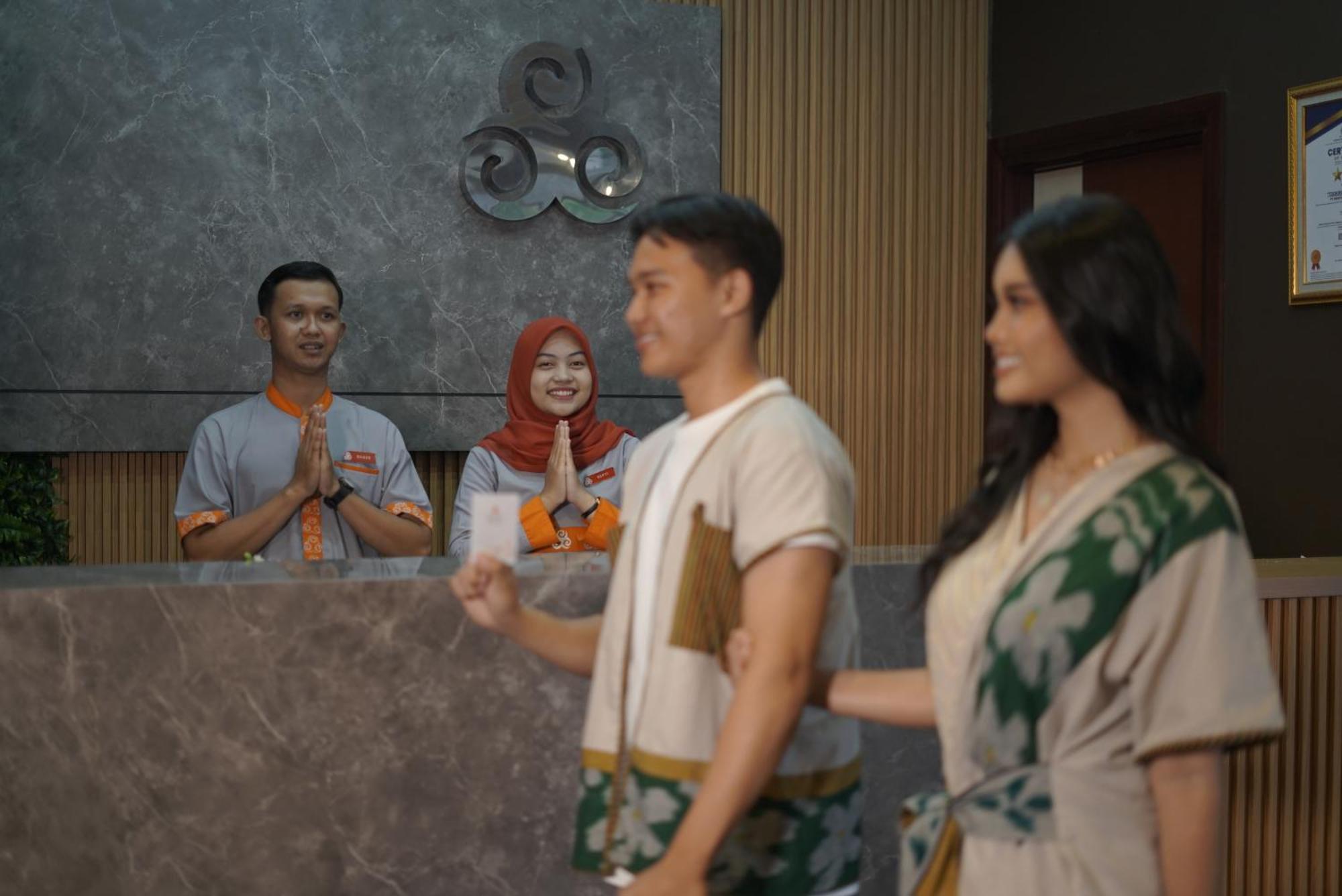 โรงแรมทโจโกร คลาเทน Klaten ภายนอก รูปภาพ